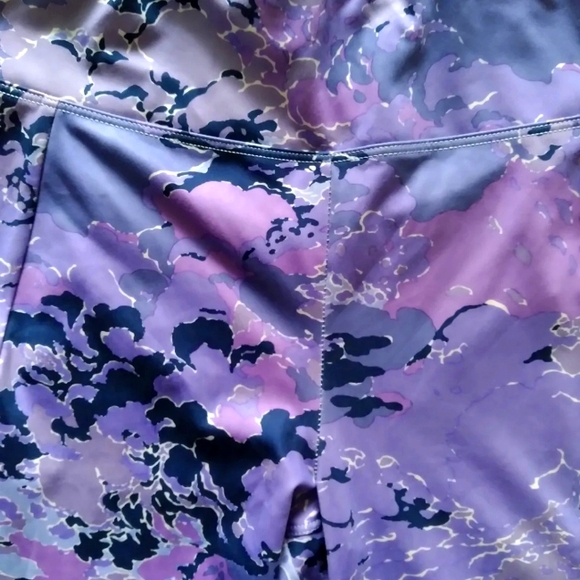 The North Face On Mountain Girls Camo leggings, size Large - Picture 2 of 9